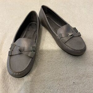 Michael KORS Gray Loafers for Women. Driver style SZ 6-1/2
